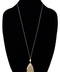 Urbanista Necklaces Hammered Leaf Pendant In Gold
