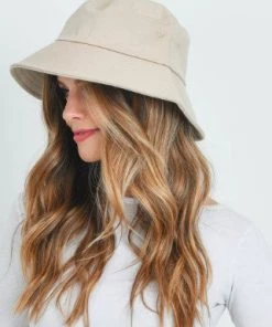Queens Lane Bucket Hat In Tan